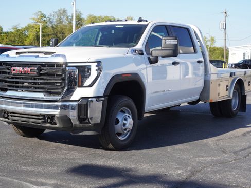 New 2025 GMC Sierra 3500 Pro w/ Convenience Package AWD/4WD image 3