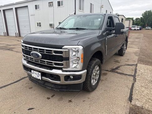 Used 2023 Ford F250 XLT AWD/4WD image 3