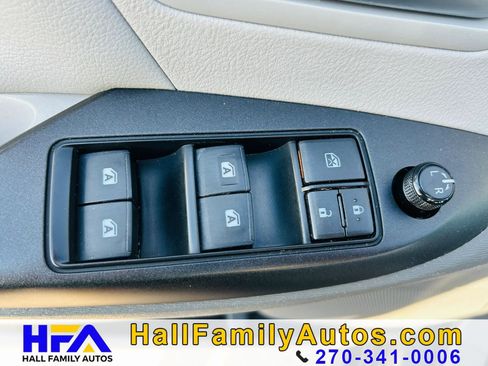 Used 2018 Toyota Sienna LE FWD image 14