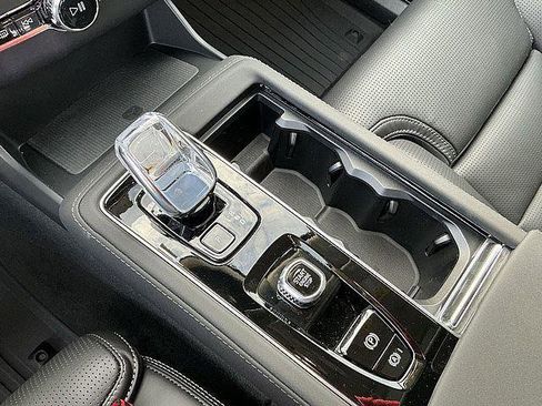 New 2026 Volvo XC90 B6 Ultra w/ Protection Package Premier AWD/4WD image 18