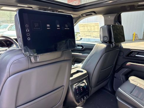 New 2026 GMC Yukon AT4 Ultimate w/ LPO, Illumination Package AWD/4WD image 7