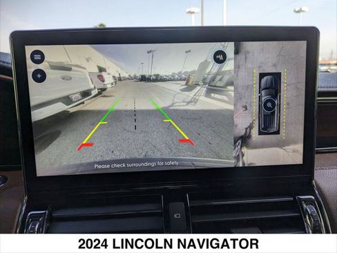 Used 2024 Lincoln Navigator Reserve image 22