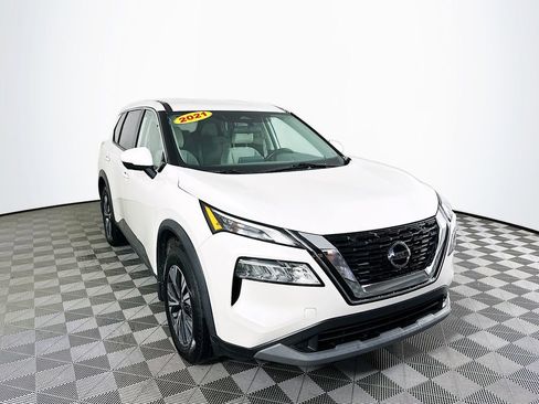 Certified 2021 Nissan Rogue SV image 3