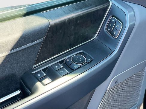 Used 2023 Ford F150 Lariat w/ Trailer Tow Package image 18