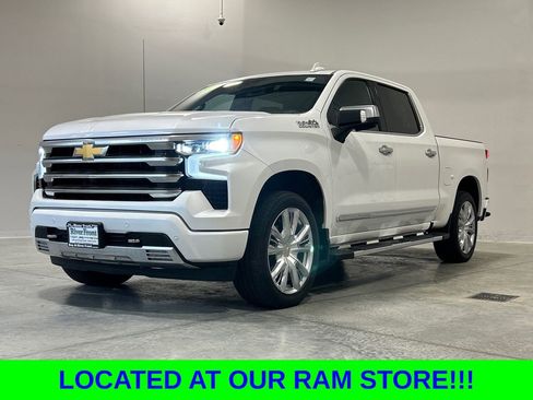 Used 2024 Chevrolet Silverado 1500 High Country w/ High Country Premium Package AWD/4WD image 2