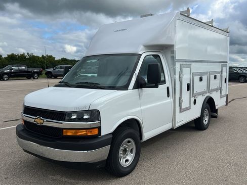 New 2025 Chevrolet Express 3500 w/ Power Convenience Package image 37
