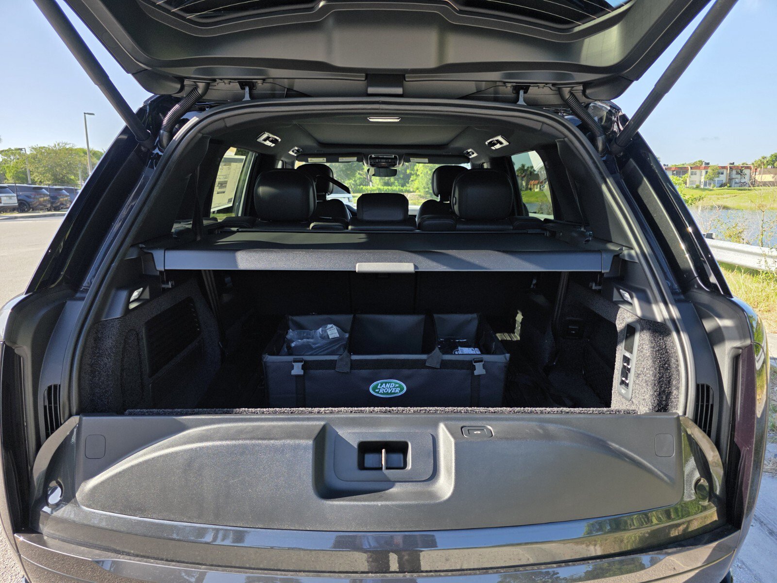 New 2026 Land Rover Range Rover Long Wheelbase SE AWD/4WD image 14