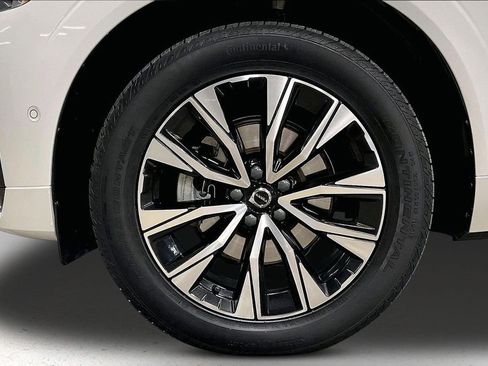 Certified 2023 Volvo XC60 B5 Plus w/ Climate Package AWD/4WD image 34