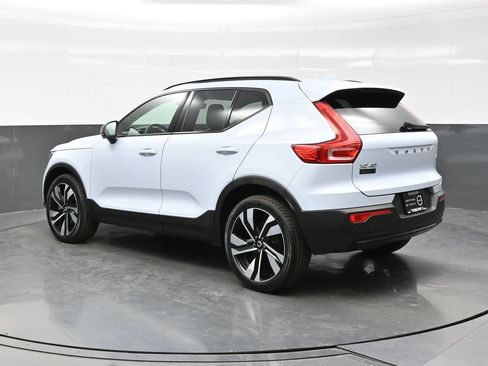 Used 2024 Volvo XC40 B5 Plus w/ Protection Package Premier AWD/4WD image 4