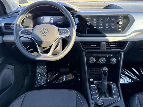 Used 2023 Volkswagen Taos SE image 2