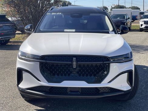 New 2026 Lincoln Nautilus Reserve image 8