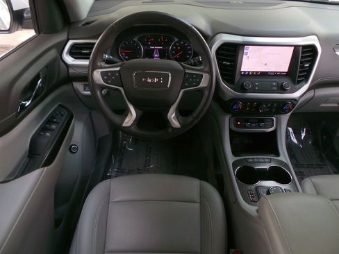 Used 2022 GMC Acadia SLT FWD image 17