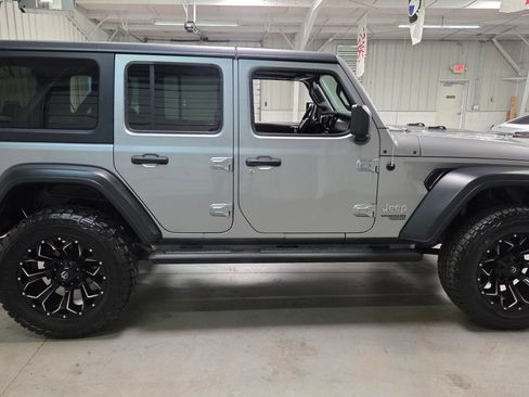 Used 2019 Jeep Wrangler Unlimited Sport S AWD/4WD image 9