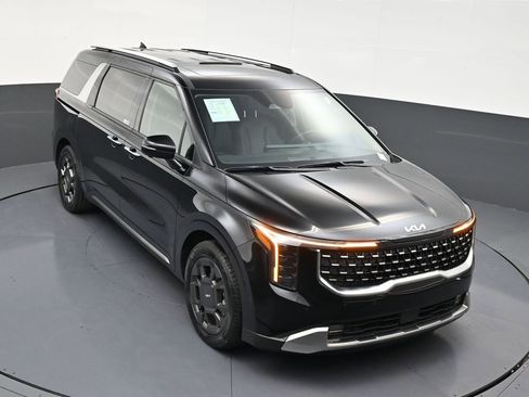 Used 2025 Kia Carnival SX image 19