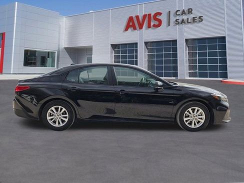 Used 2025 Toyota Camry LE image 5