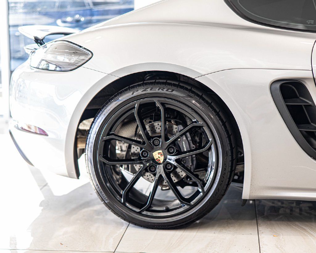 Used 2024 Porsche 718 Cayman RWD image 11