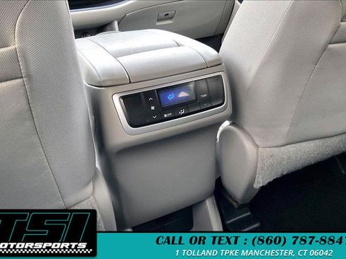 Used 2016 Toyota Highlander LE AWD/4WD image 32