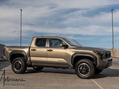 Used 2025 Toyota Tacoma TRD Off-Road image 36