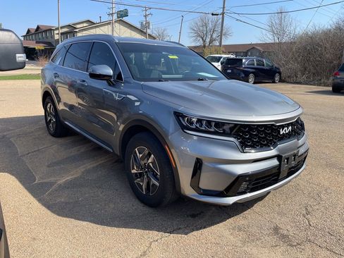 Used 2022 Kia Sorento EX image 1