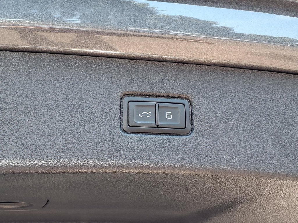 Used 2025 Audi Q7 3.0T Premium Plus AWD/4WD image 19