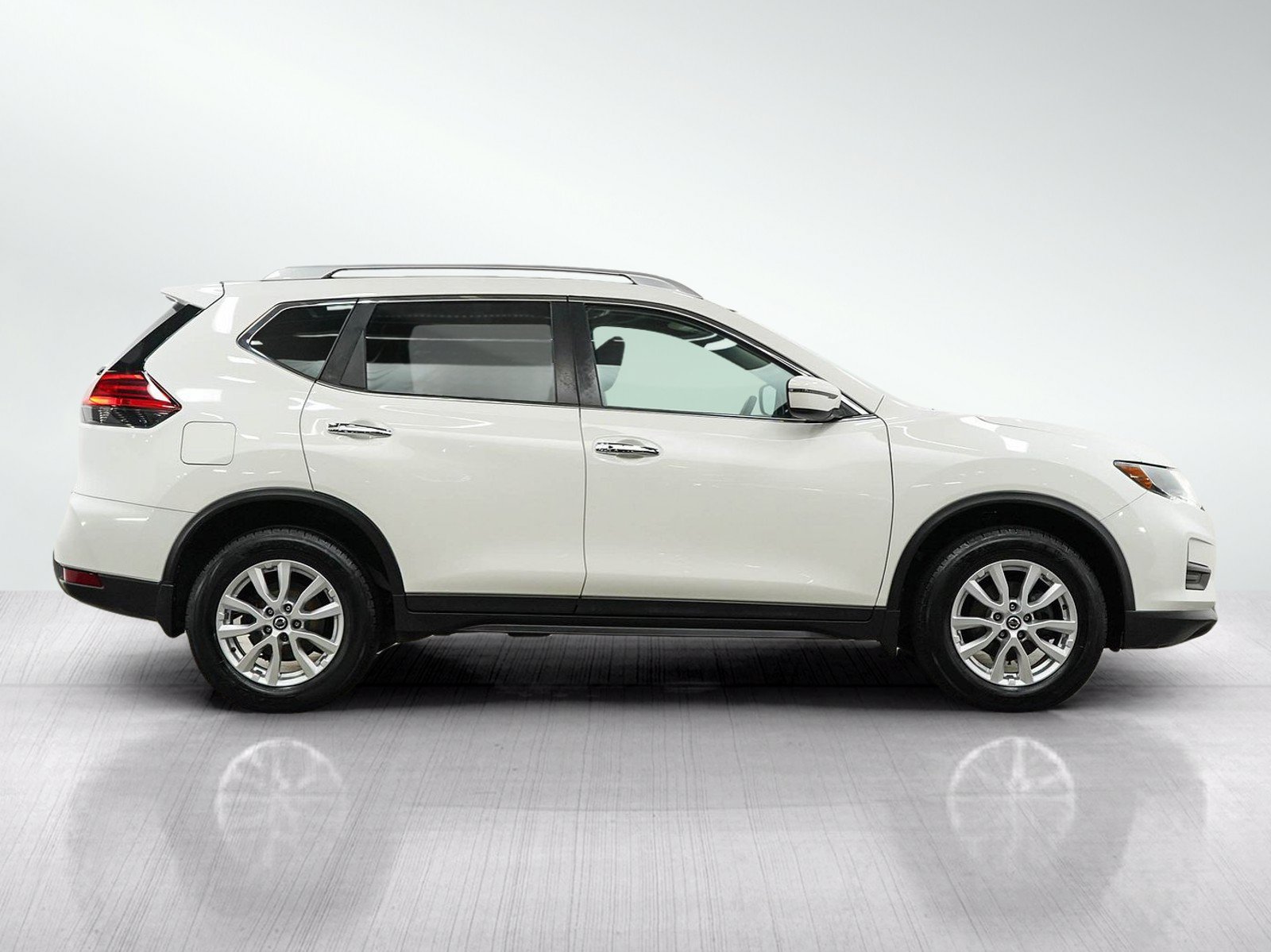 Used 2017 Nissan Rogue SV AWD/4WD image 7
