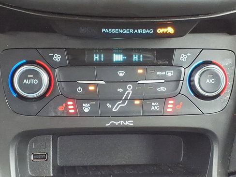 Used 2017 Ford Focus SE image 16