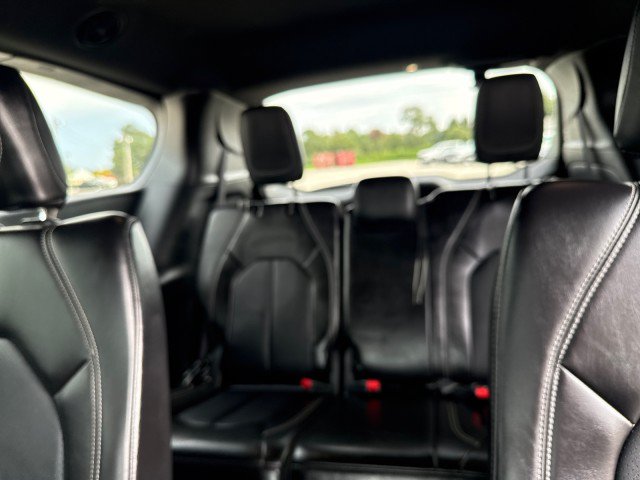 Used 2025 Chrysler Pacifica Select FWD image 25