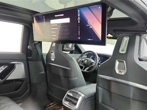 Used 2025 BMW 740i xDrive 740i xDrive w/ Executive Package image 27