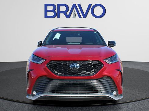 Used 2025 Toyota Highlander XSE image 2