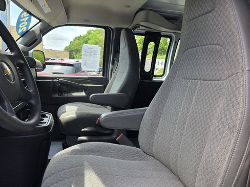 Used 2019 Chevrolet Express 2500 RWD image 10