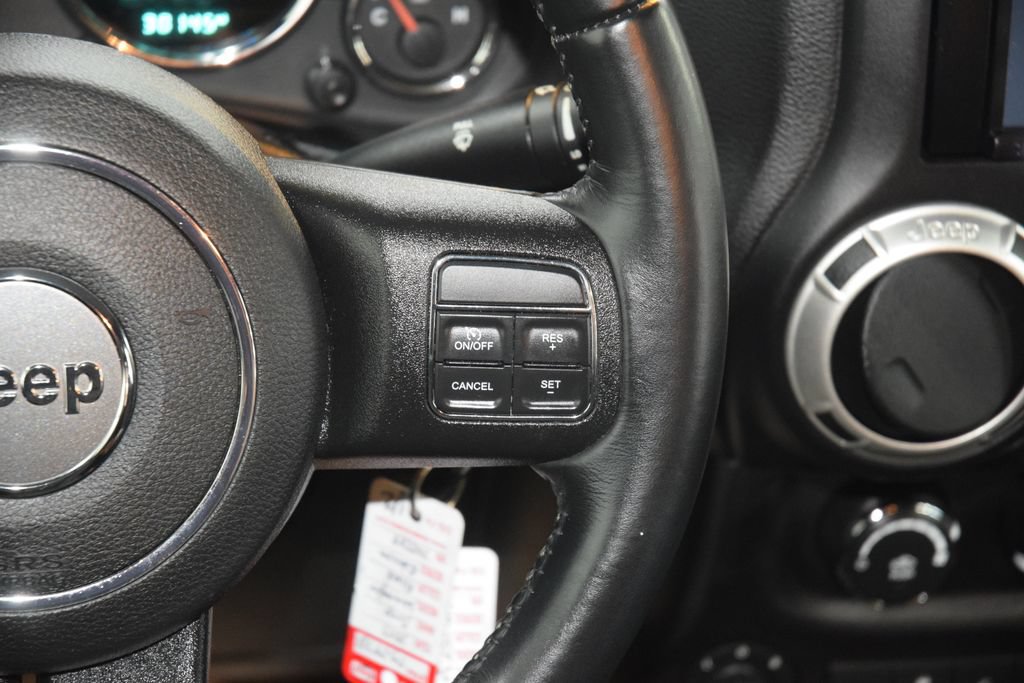 Used 2017 Jeep Wrangler Unlimited Rubicon w/ Connectivity Group AWD/4WD image 36