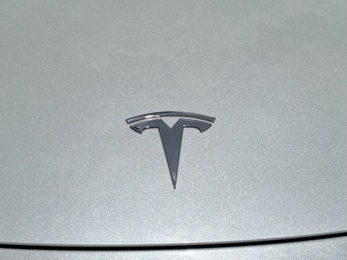 Used 2024 Tesla Model Y Long Range RWD image 9