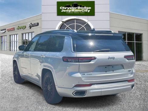 Used 2021 Jeep Grand Cherokee L Summit w/ Luxury Tech Group V AWD/4WD image 8