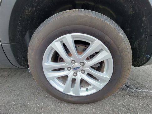 Used 2018 Ford Explorer XLT w/ Equipment Group 202A AWD/4WD image 21