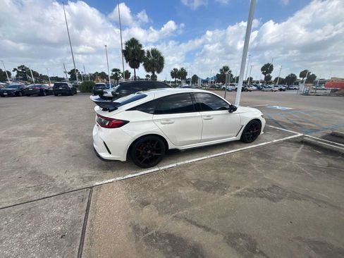 Used 2024 Honda Civic Type R image 3