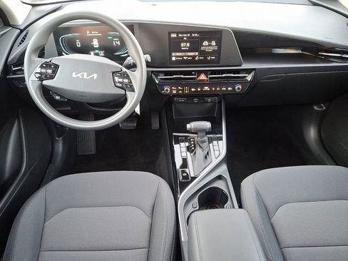 Certified 2025 Kia Niro LX image 11