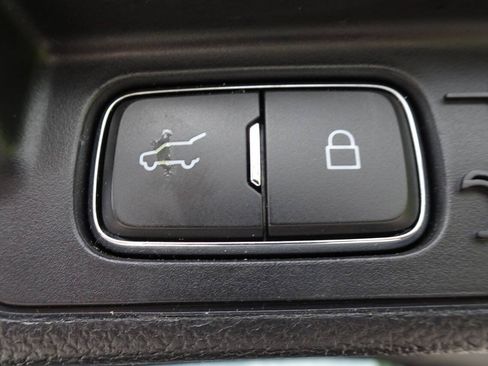 Used 2020 Ford Explorer XLT w/ Equipment Group 202A AWD/4WD image 10