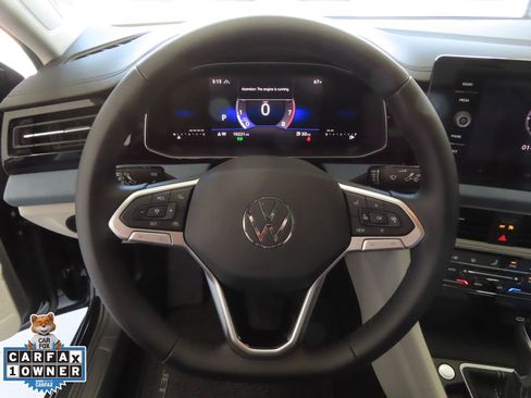 Used 2025 Volkswagen Jetta SE image 16