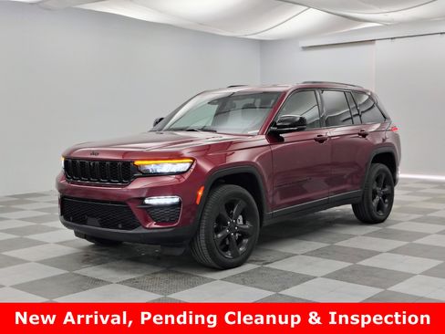 Used 2024 Jeep Grand Cherokee Limited w/ Luxury Tech Group II AWD/4WD image 1