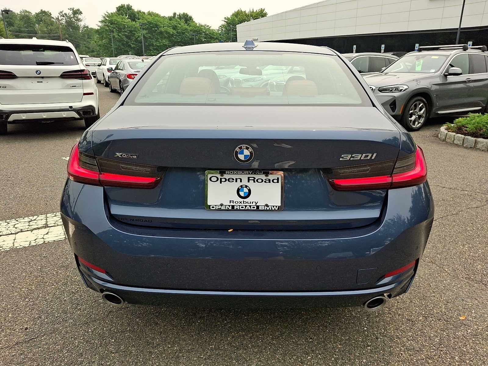 Used 2025 BMW 330i xDrive Sedan w/ Premium Package AWD/4WD image 6