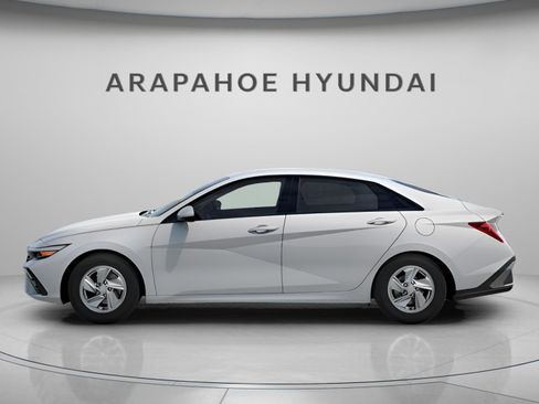 New 2026 Hyundai Elantra SE FWD image 2