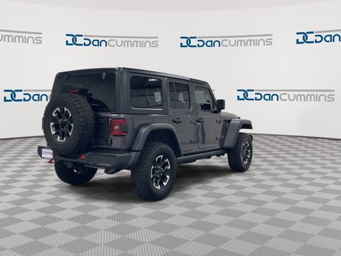 Used 2025 Jeep Wrangler Unlimited Rubicon w/ Convenience Group AWD/4WD image 8