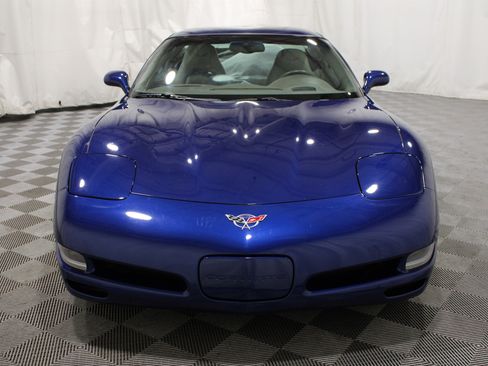 Used 2004 Chevrolet Corvette Coupe w/ Preferred Equipment Group RWD image 24