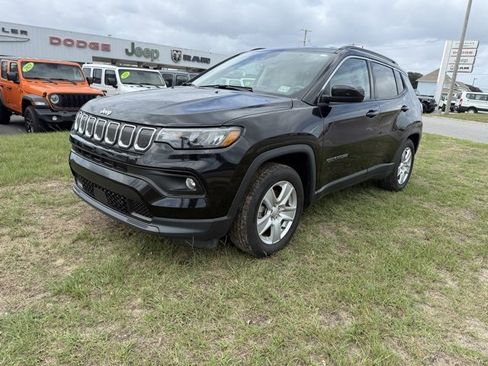 Certified 2022 Jeep Compass Latitude w/ Convenience Group image 3