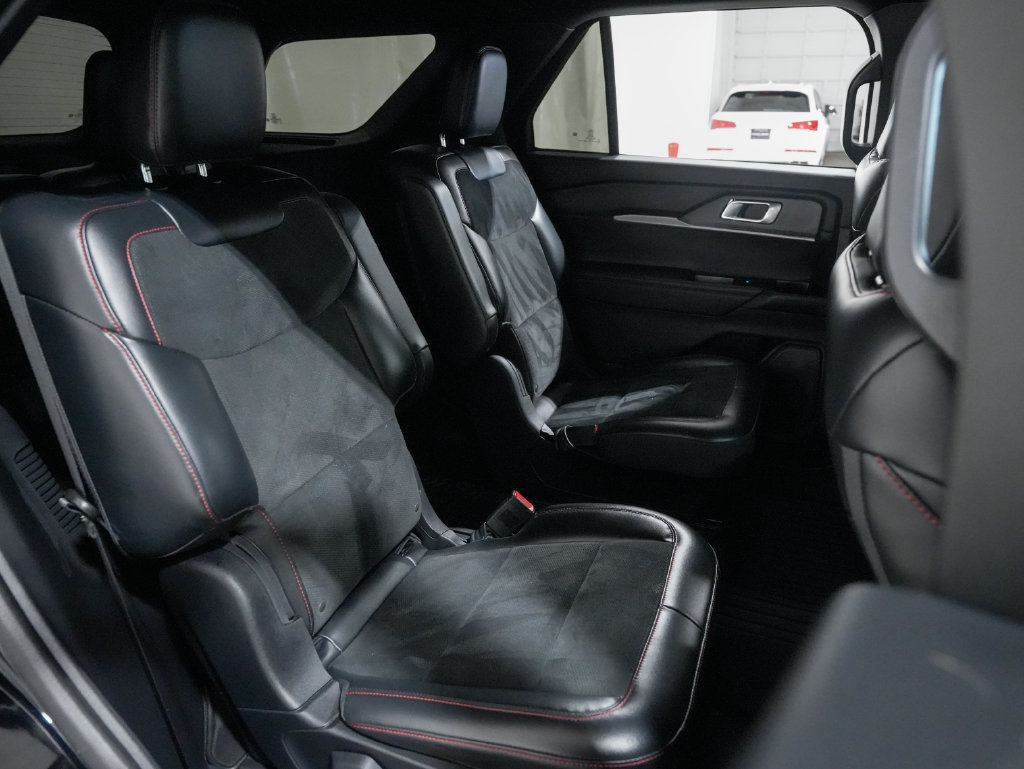 Used 2025 Ford Explorer ST AWD/4WD image 29