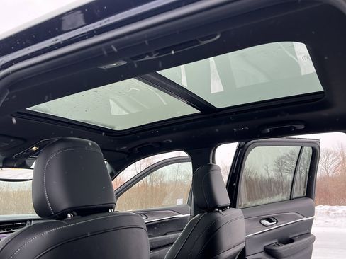 Used 2024 Jeep Grand Cherokee Limited w/ Black Appearance Package image 38