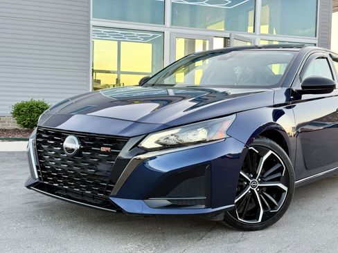 Used 2023 Nissan Altima 2.5 SR w/ SR Premium Package image 4