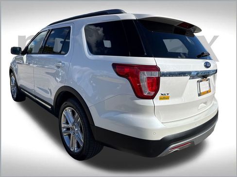 Used 2017 Ford Explorer XLT w/ Equipment Group 202A image 10