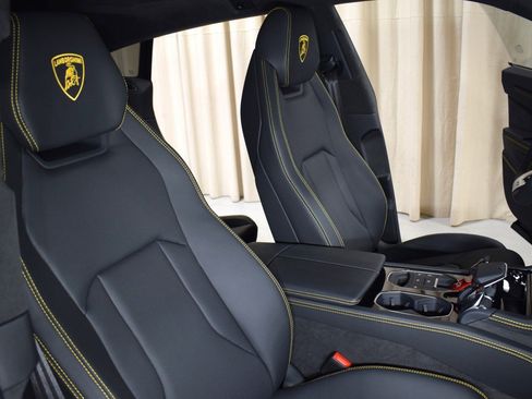 Used 2025 Lamborghini Urus SE image 22