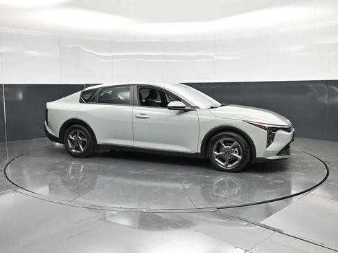 Used 2025 Kia K4 FWD image 3